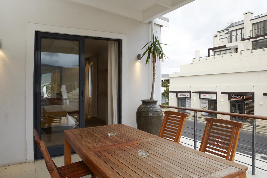 Marine Square Luxury Suites Hermanus Exterior foto