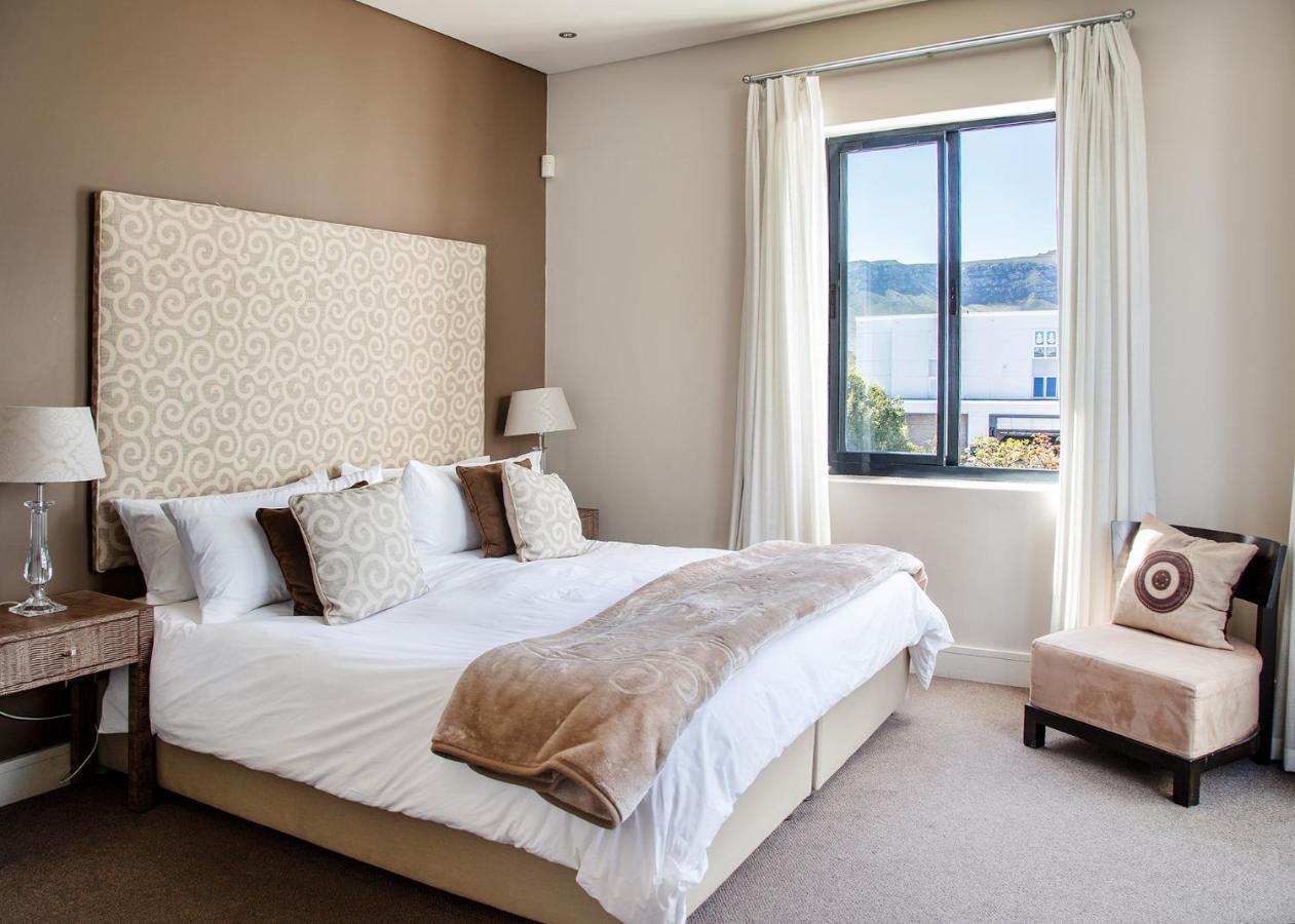 Marine Square Luxury Suites Hermanus Exterior foto